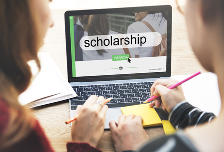 7 Sites to Find Scholarships