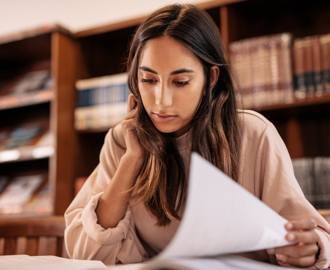 your transition to college - college student planning her budget