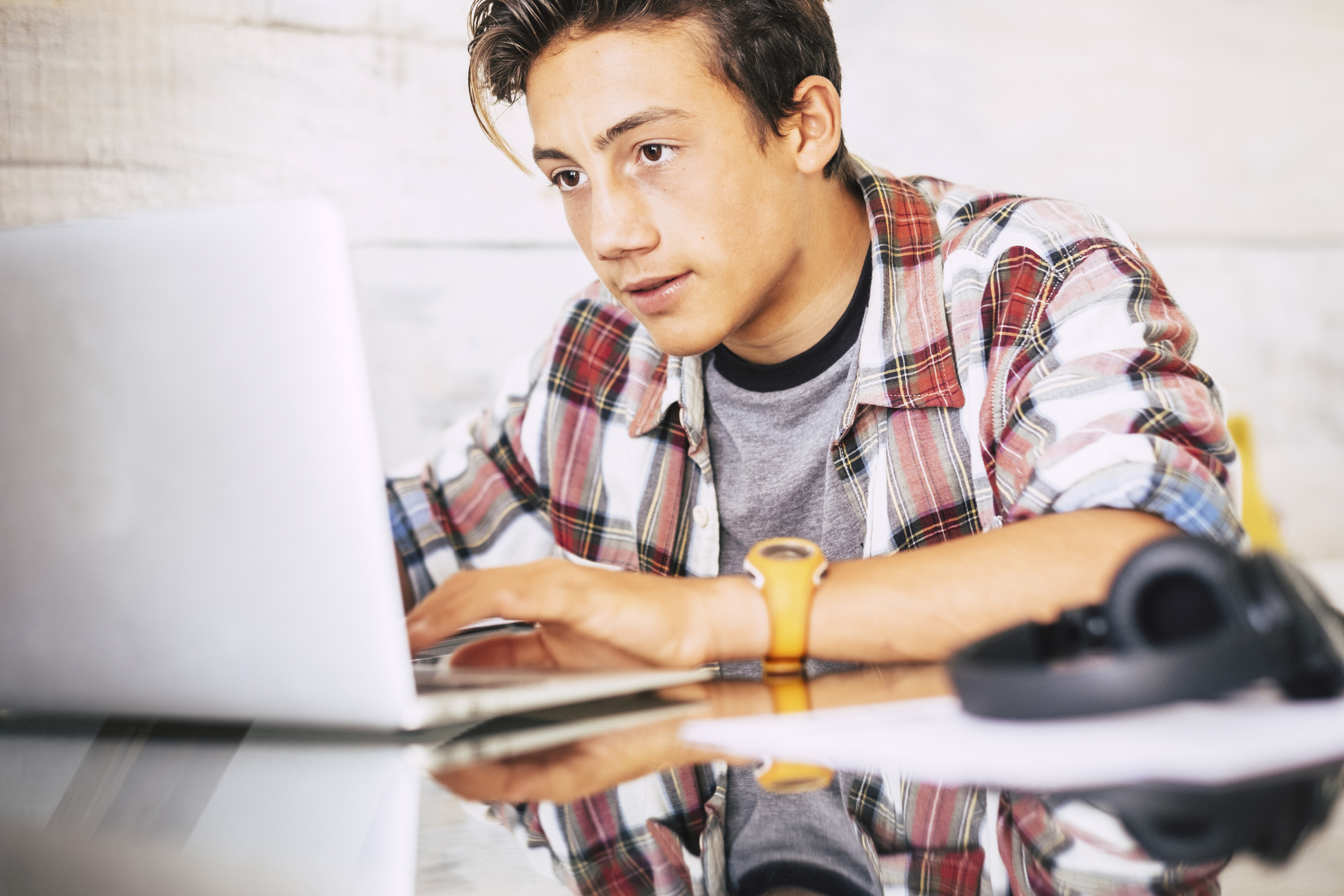 Teen working on the FAFSA